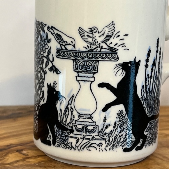 Vintage Churchill England Mug with Black Cats Playing w/ Butterflies & Birds EUC - Picture 4 of 11